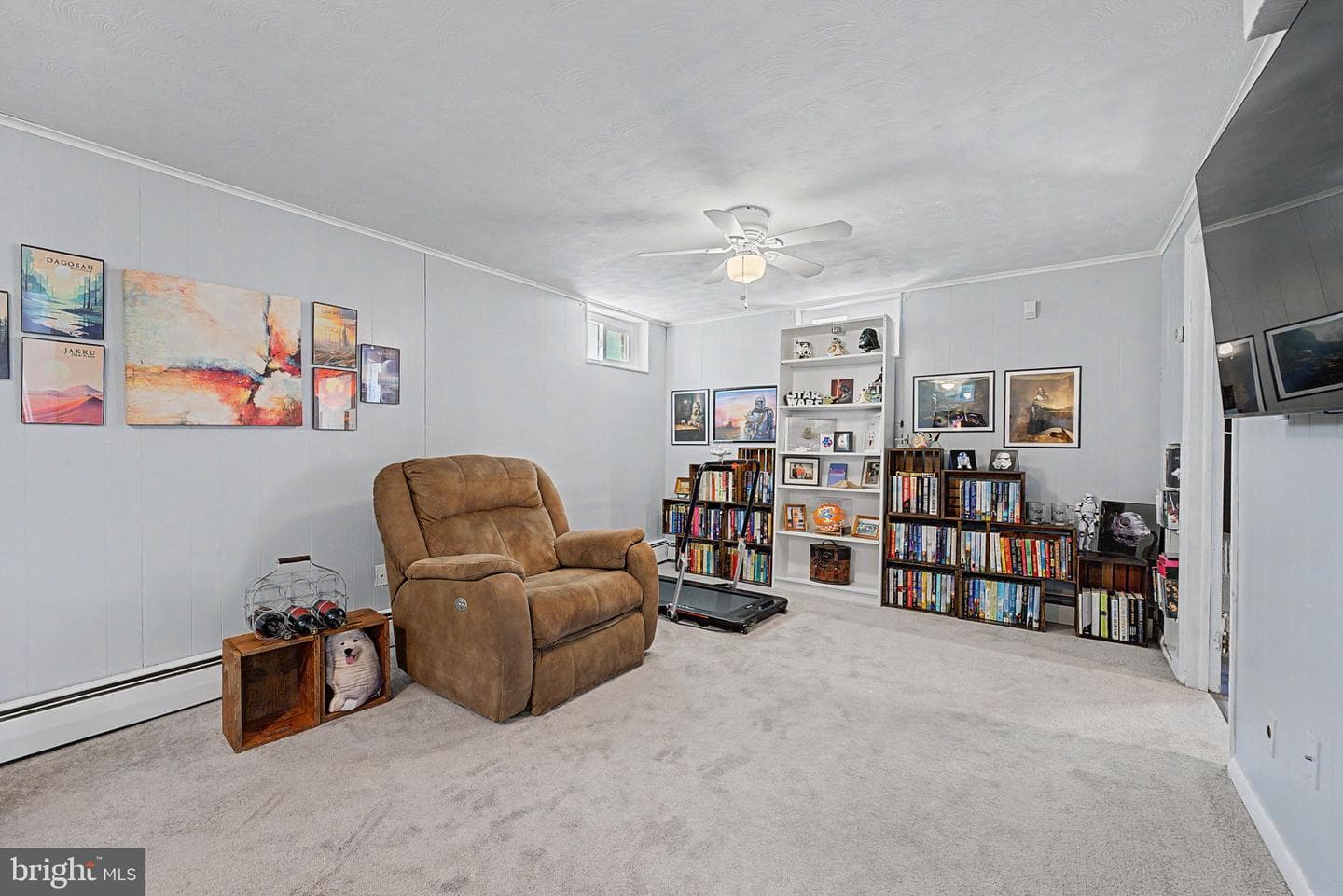 564 Williamsburg Lane photo 32
