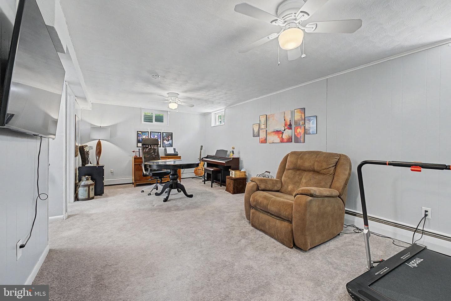 564 Williamsburg Lane photo 33