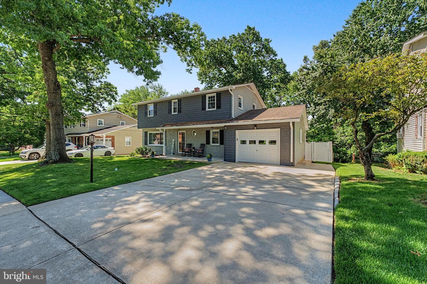 564 Williamsburg Lane photo 4