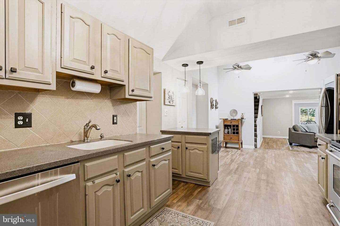 601 Riverside Drive photo 5