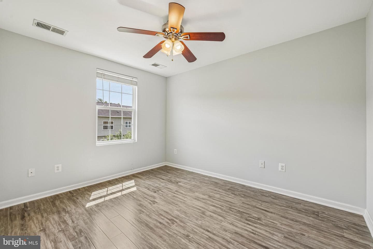 1197 Coulbourn Corner photo 4