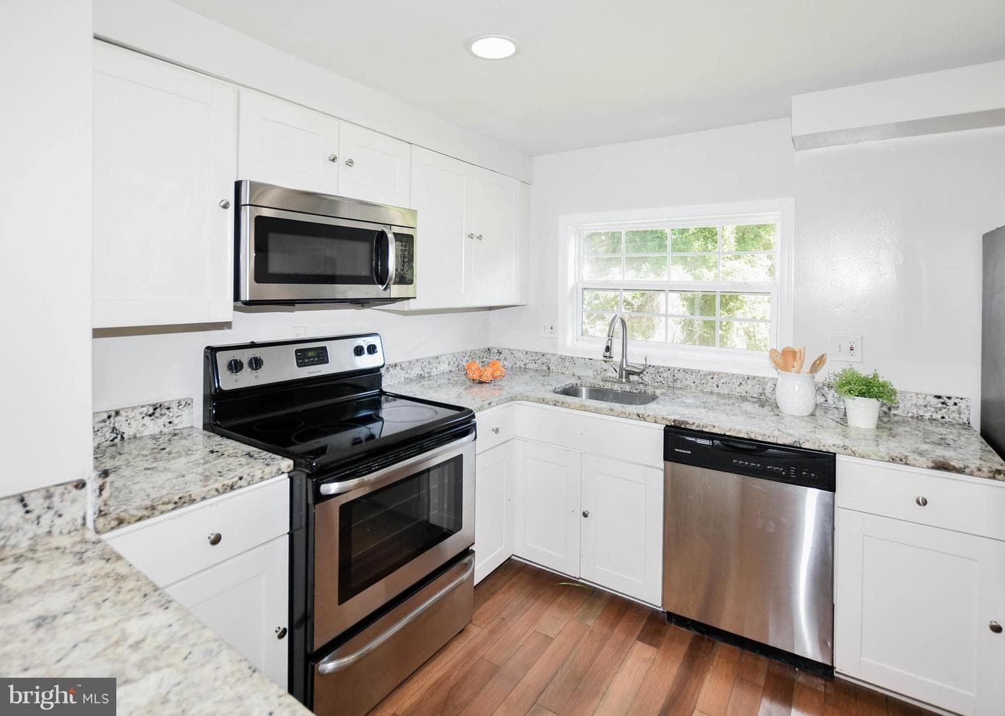 356 Forest Beach Road photo 16