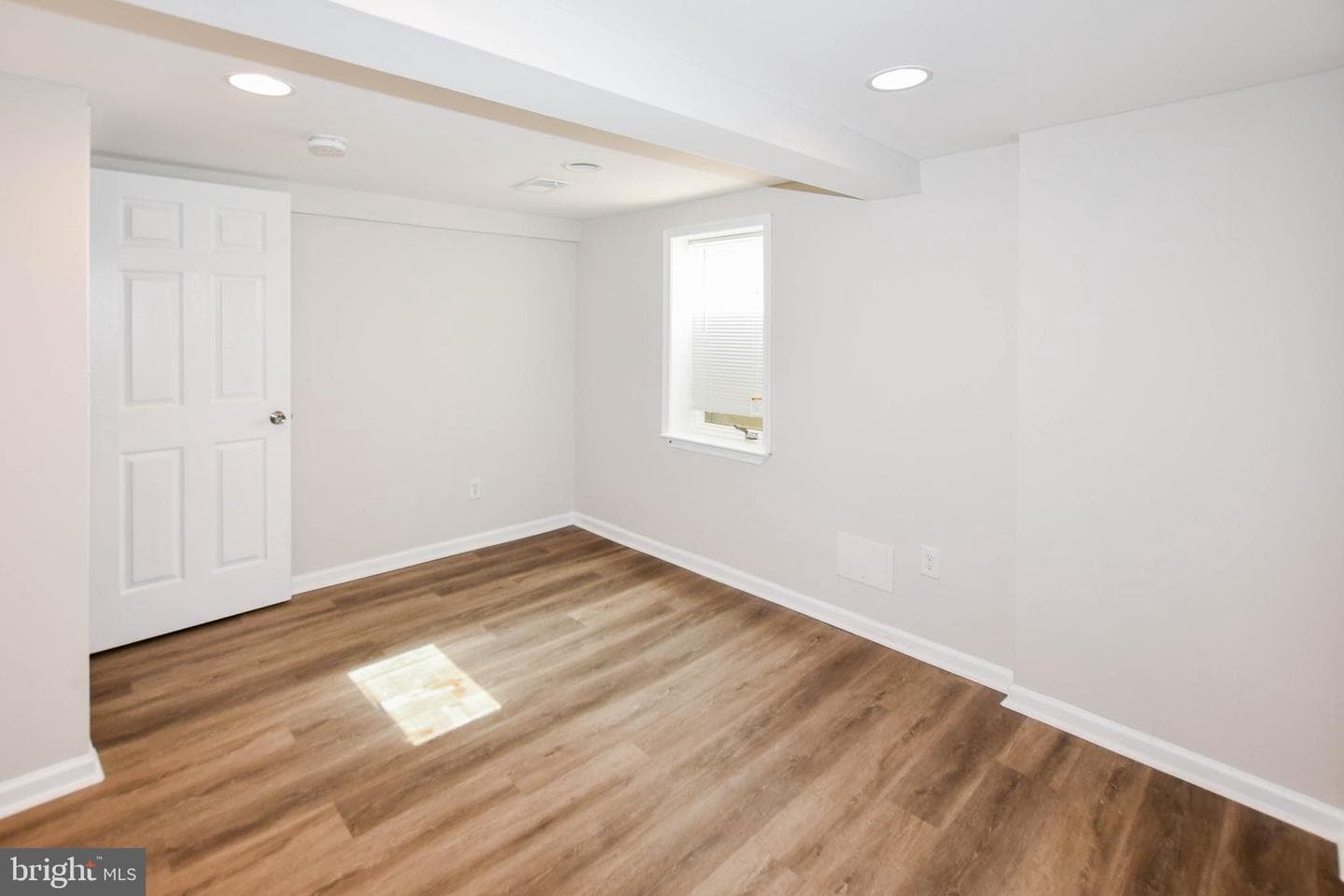 356 Forest Beach Road photo 32