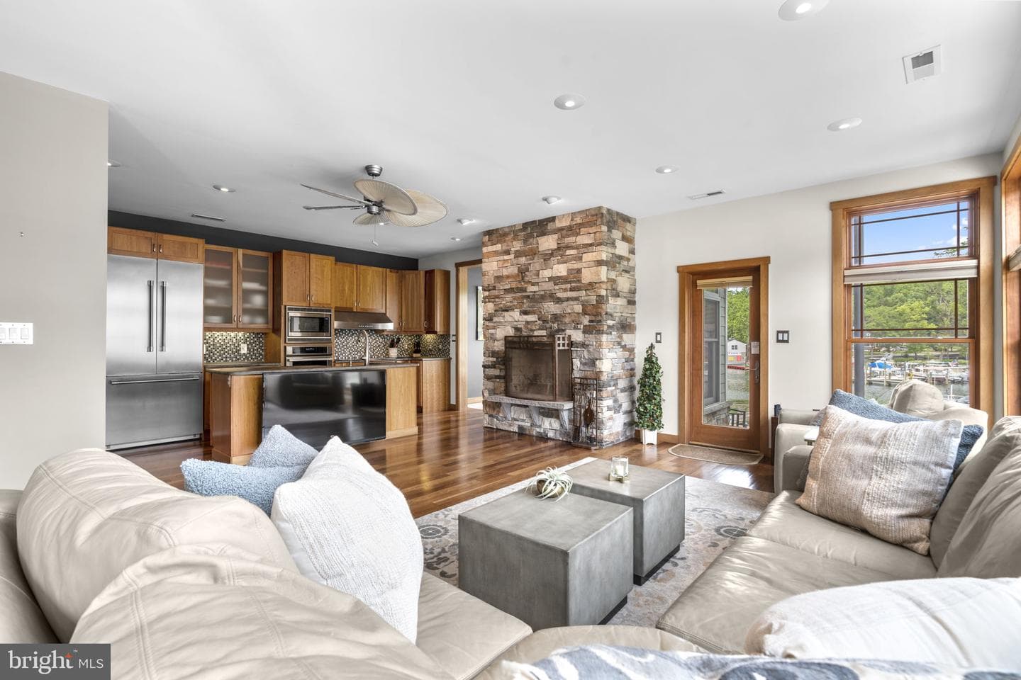 993 Round Bay Road photo 9