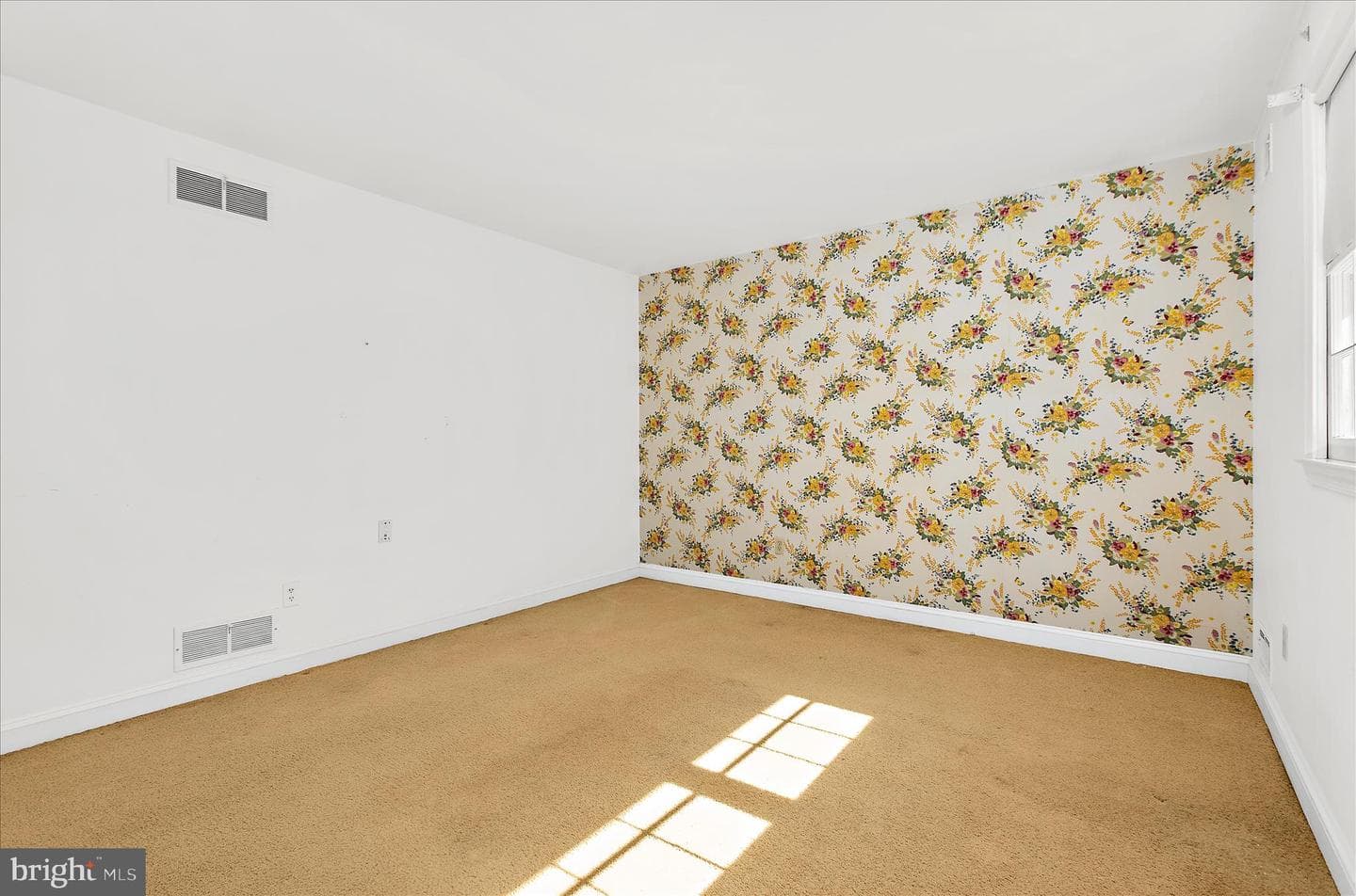 537 Devonshire Court photo 37