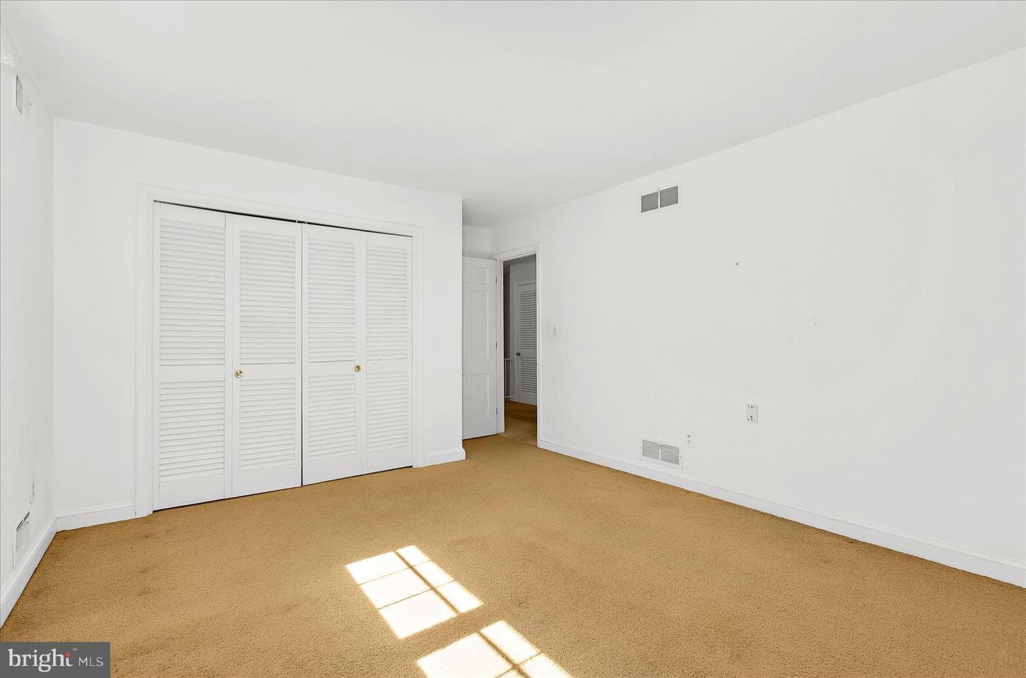 537 Devonshire Court photo 38