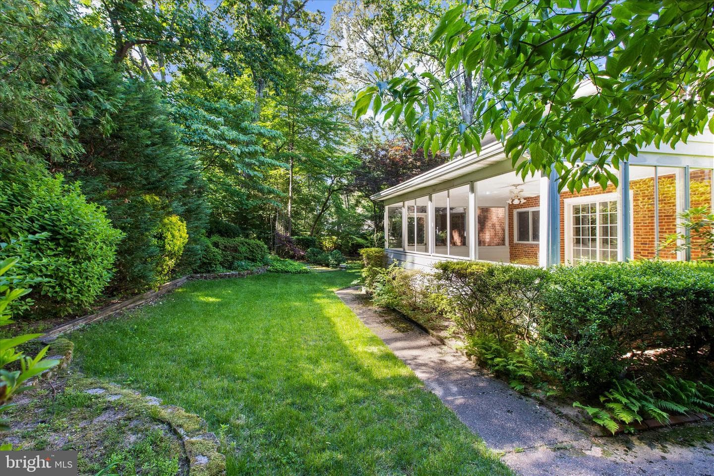 537 Devonshire Court photo 47