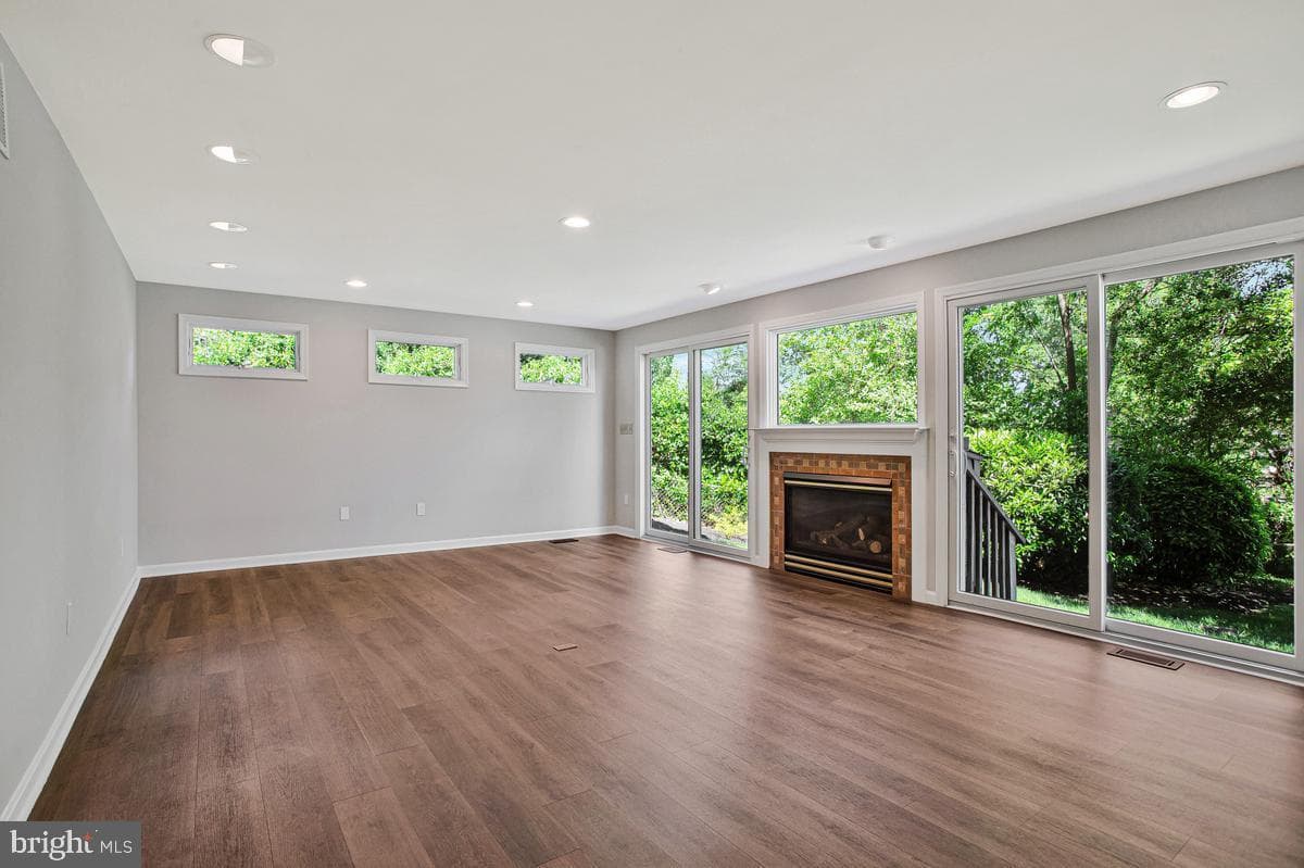 421 Edgewater Road photo 9