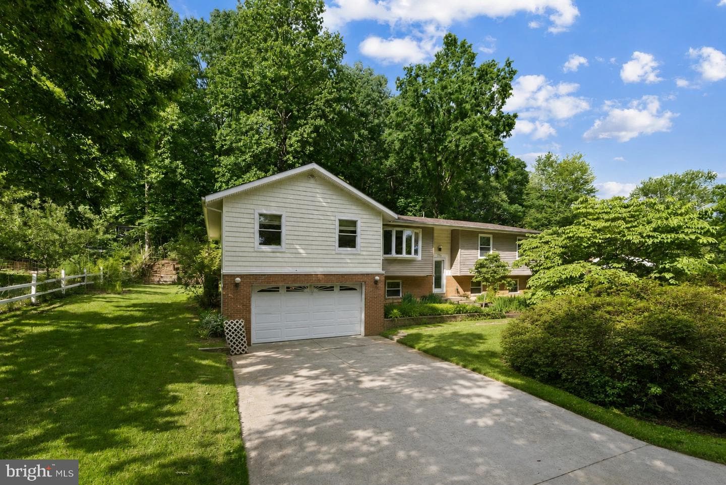 2178 Glenfield Road photo 1