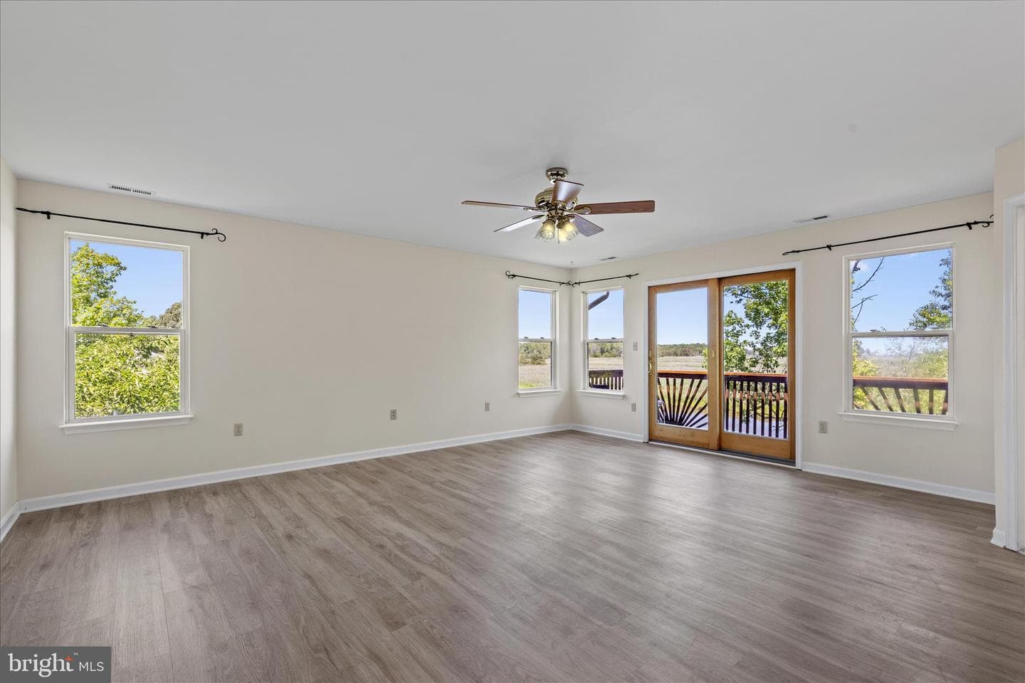 5523 Ilchester Street photo 32