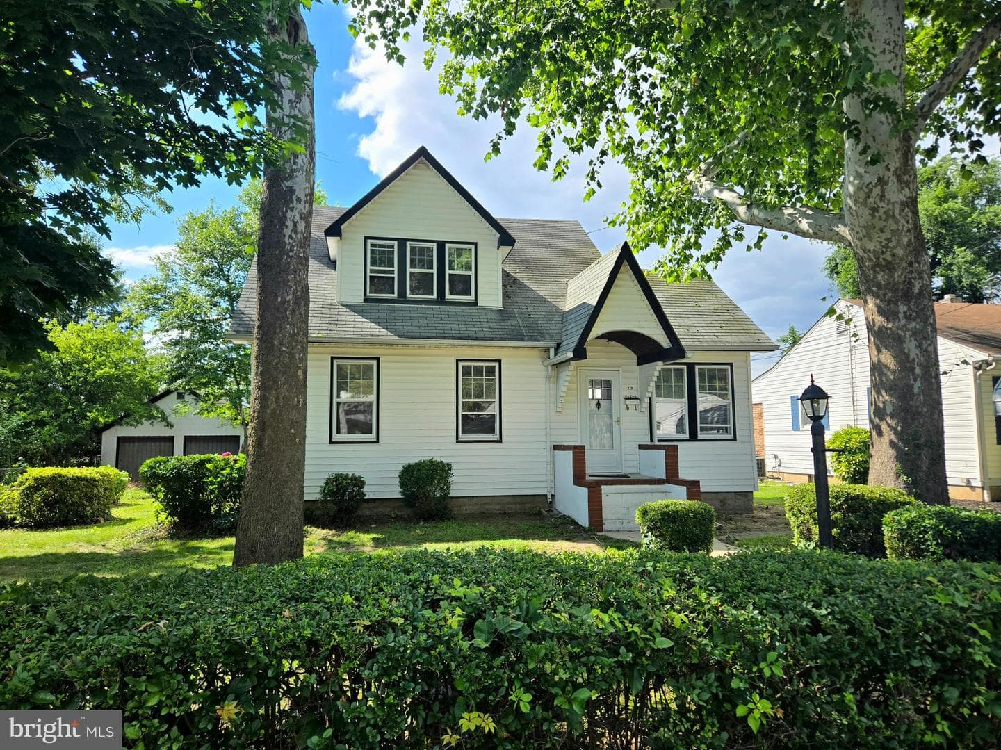 220 Meadow Road photo 4