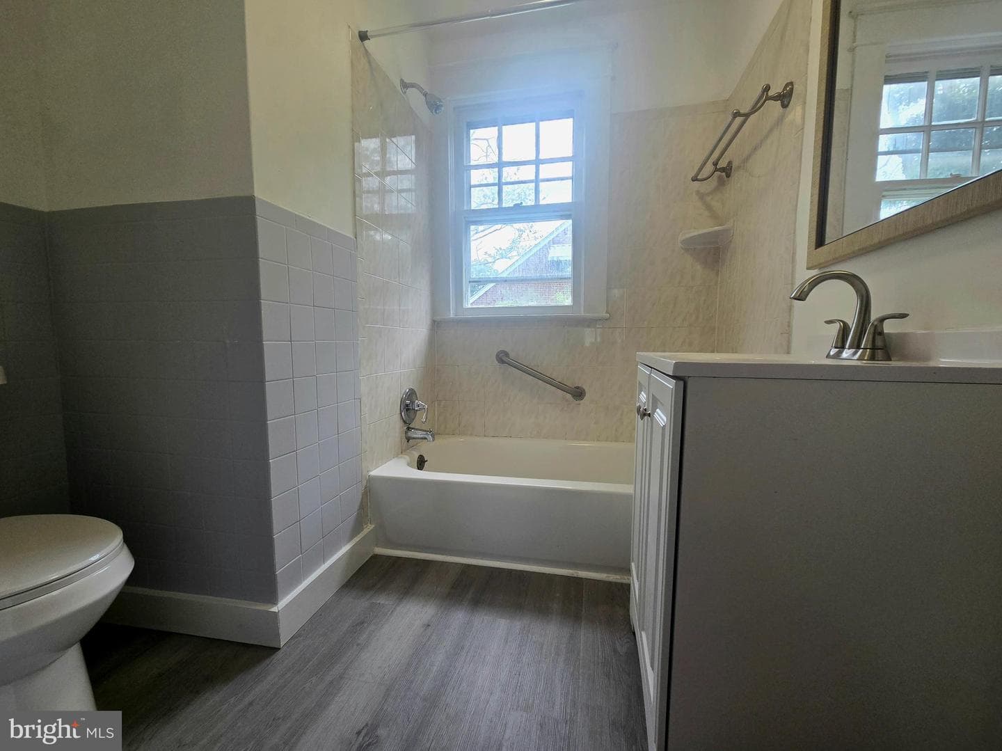 220 Meadow Road photo 8