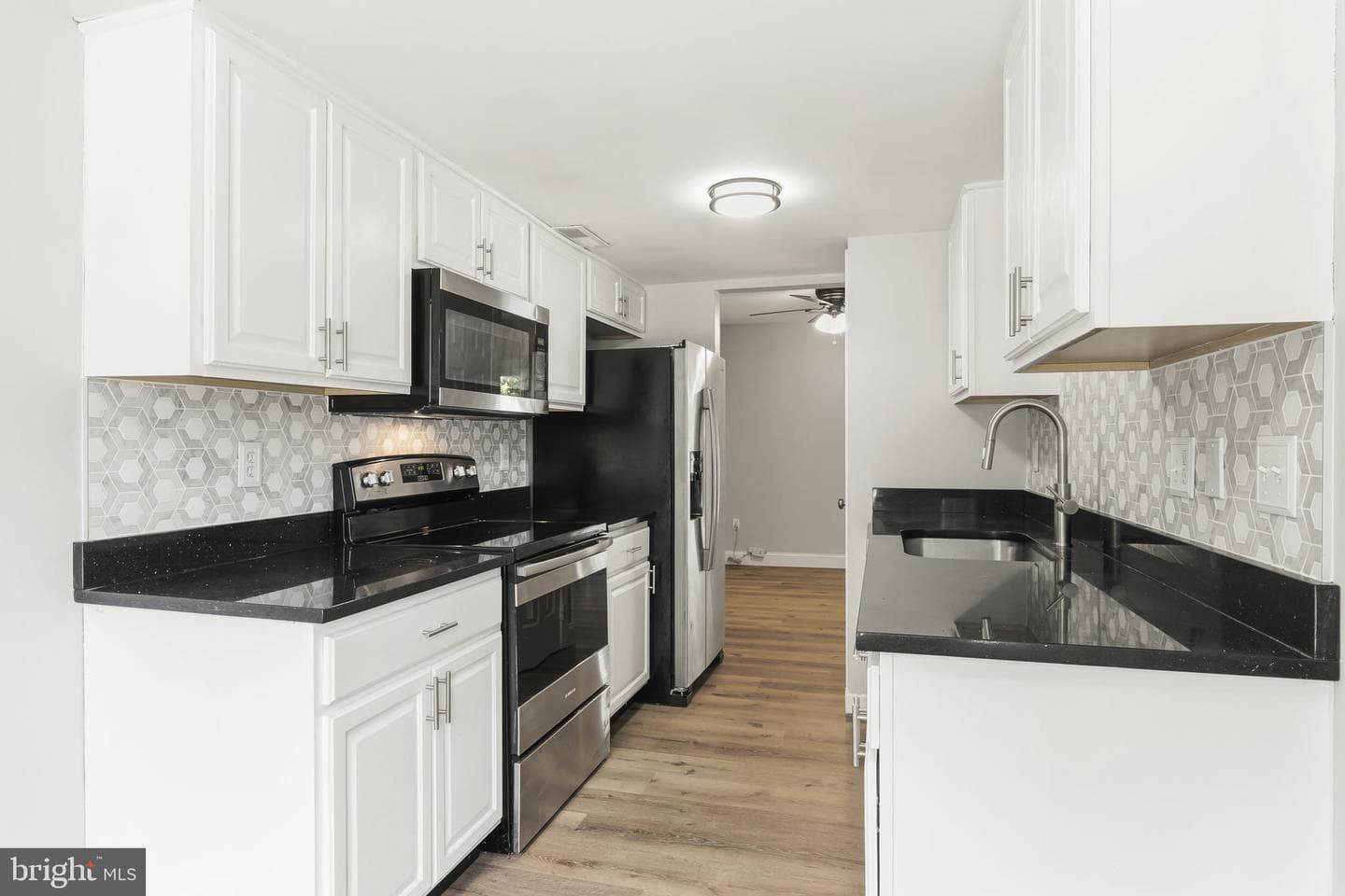1418 Foxwood Court photo 2