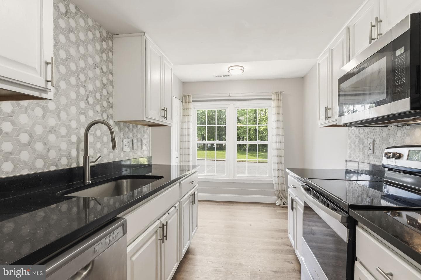1418 Foxwood Court photo 4