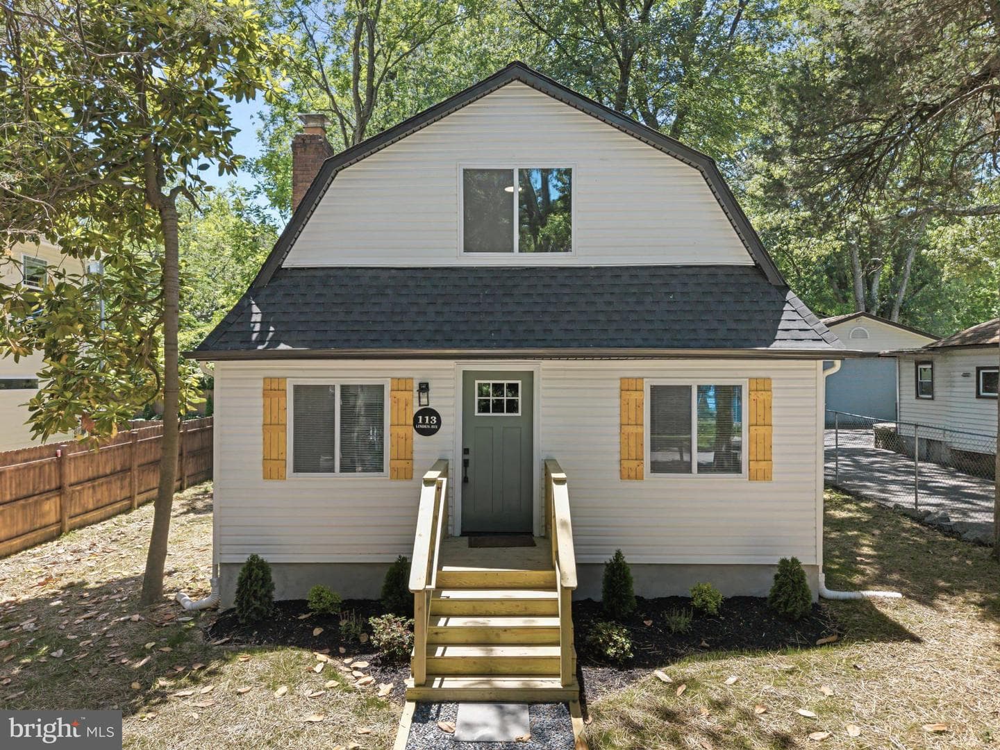 113 Linden Avenue photo 1
