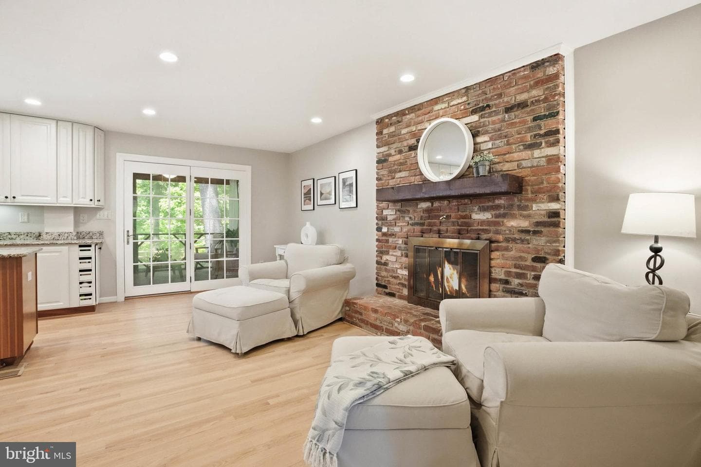 602 Bay Hills Drive photo 4