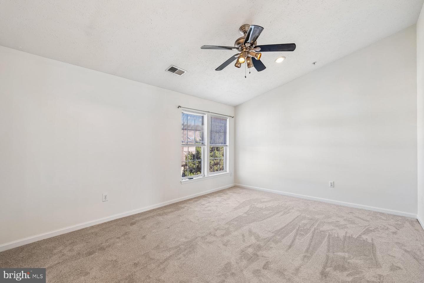 2426 Knapps Way photo 32