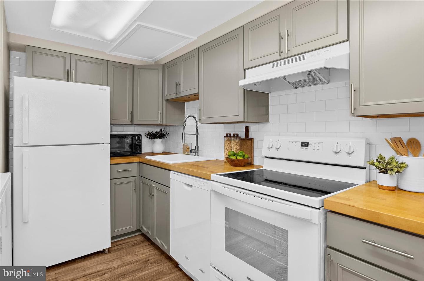 1729 Aberdeen Court photo 11