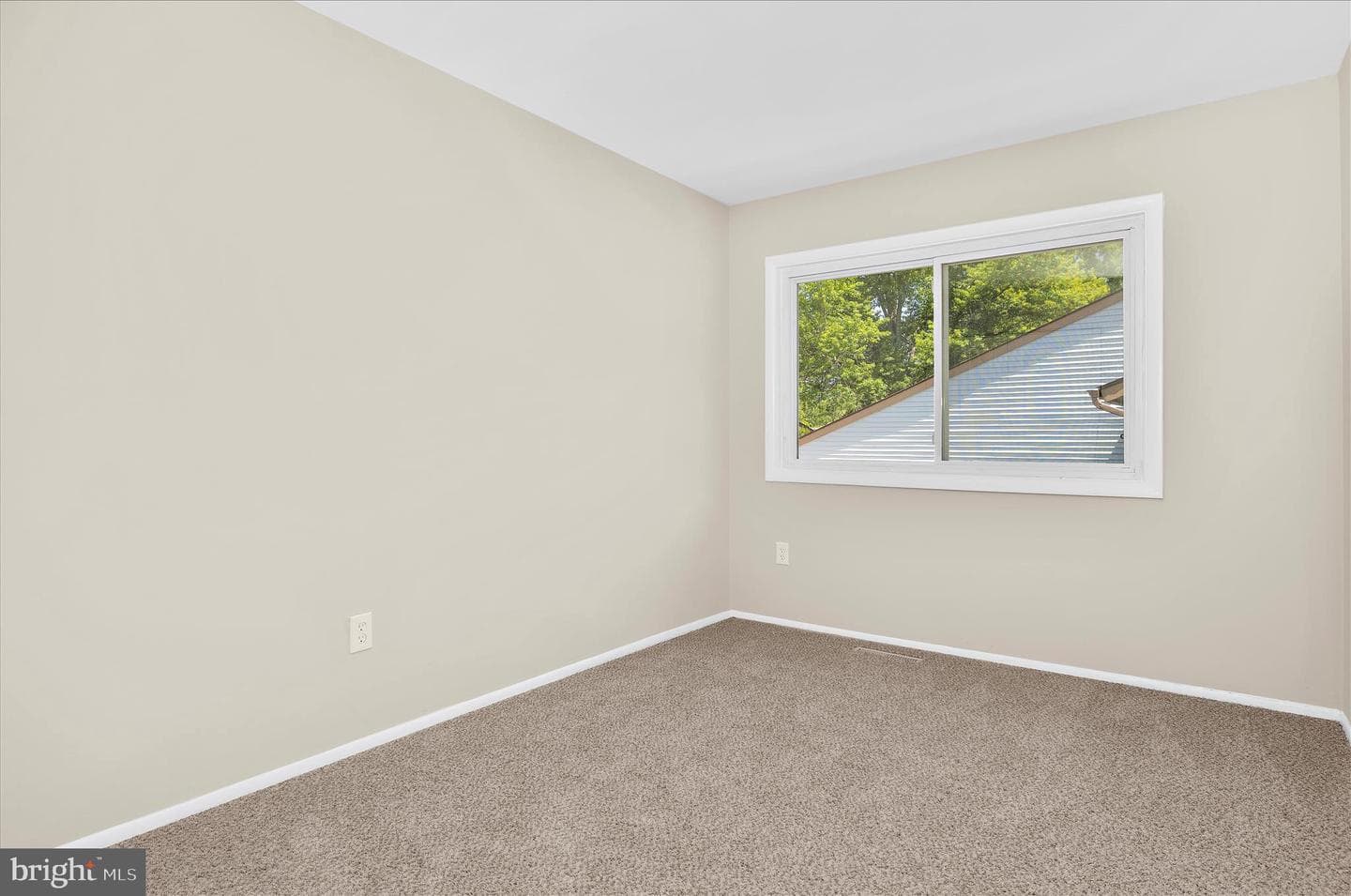 1729 Aberdeen Court photo 18
