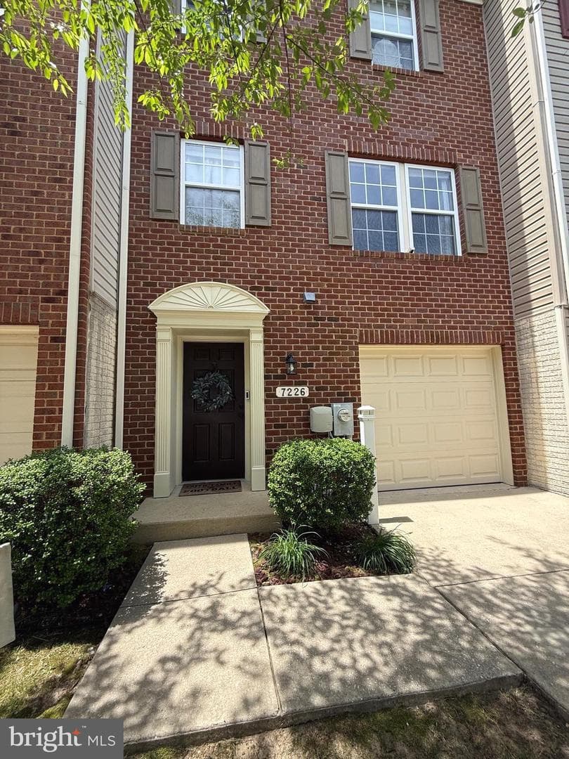 7226 Mockingbird Circle