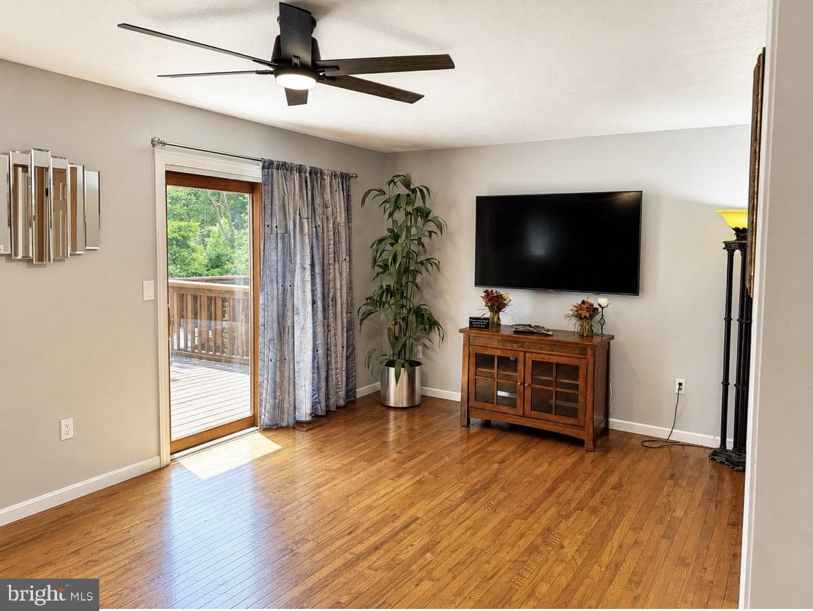 421 Peach Court photo 8