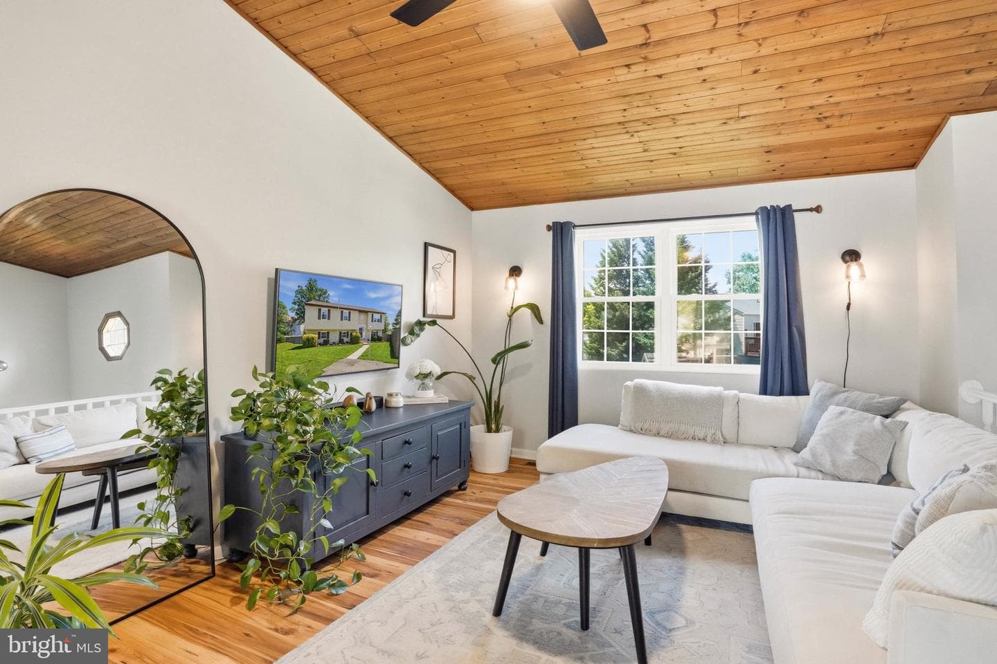 807 Oakwood Road photo 4