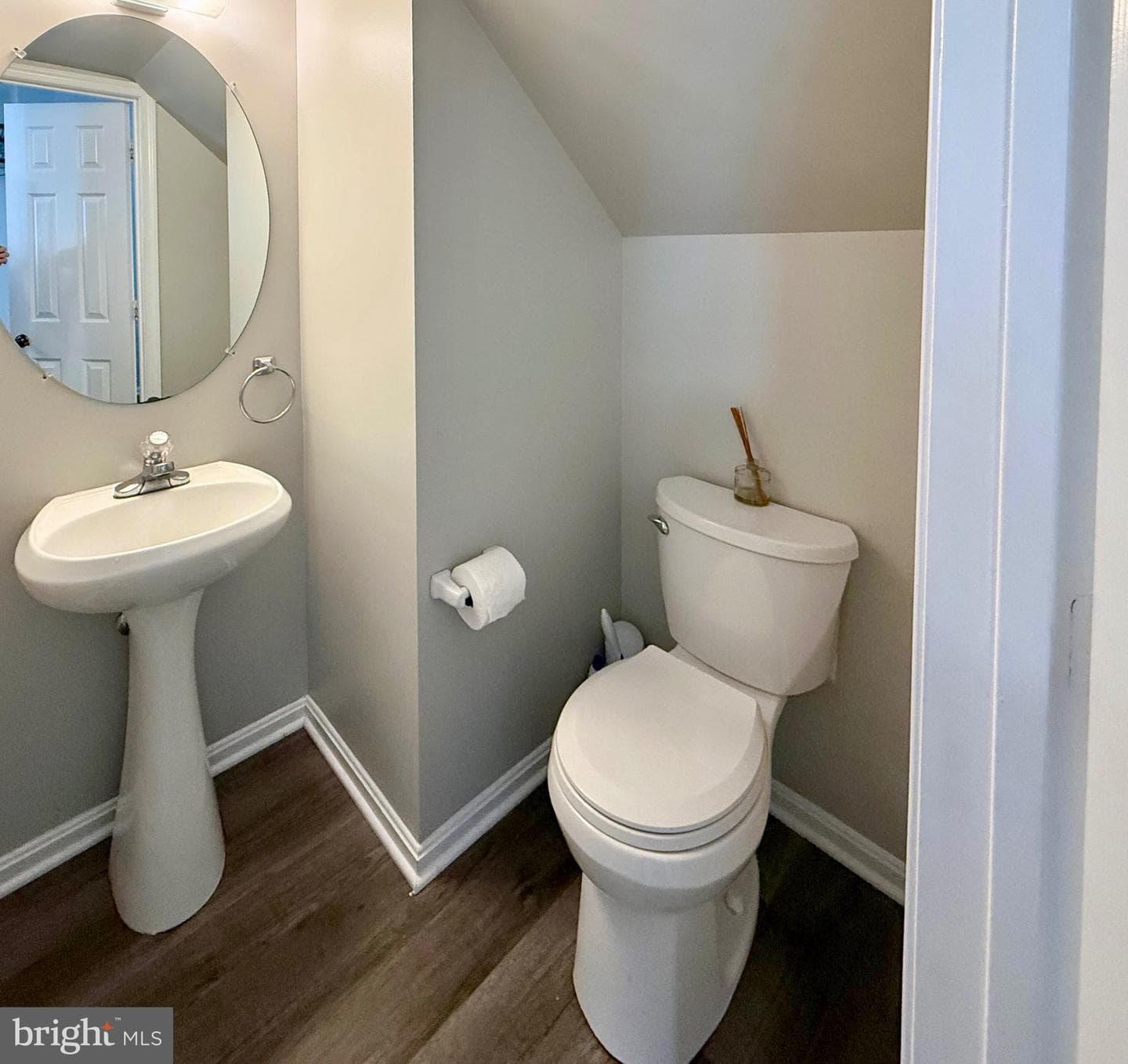 65 Lawrence Avenue photo 10