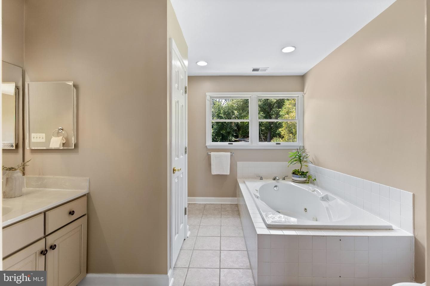 8044 Forest Glen Drive photo 23
