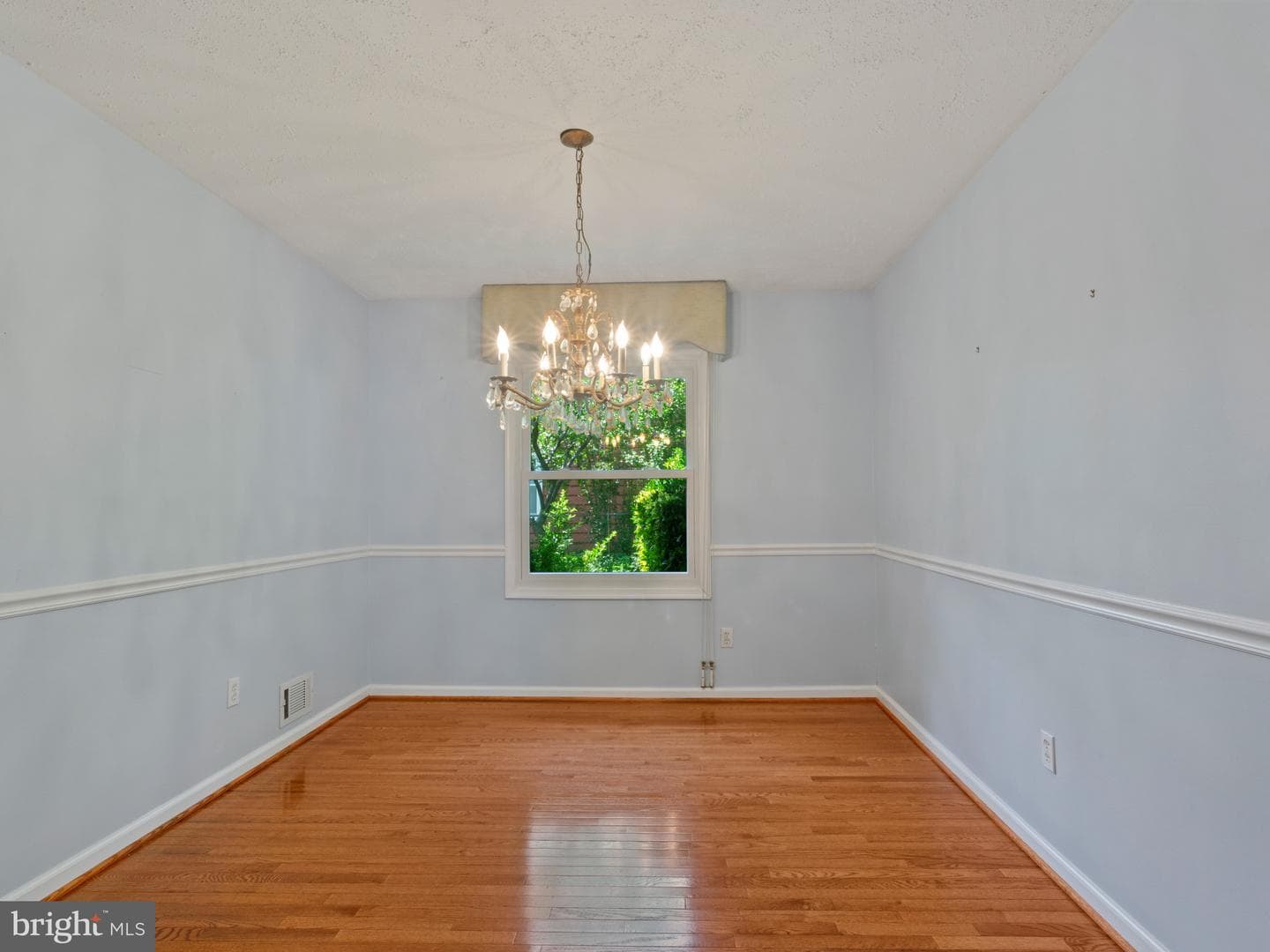 1933 Huguenot Place photo 11