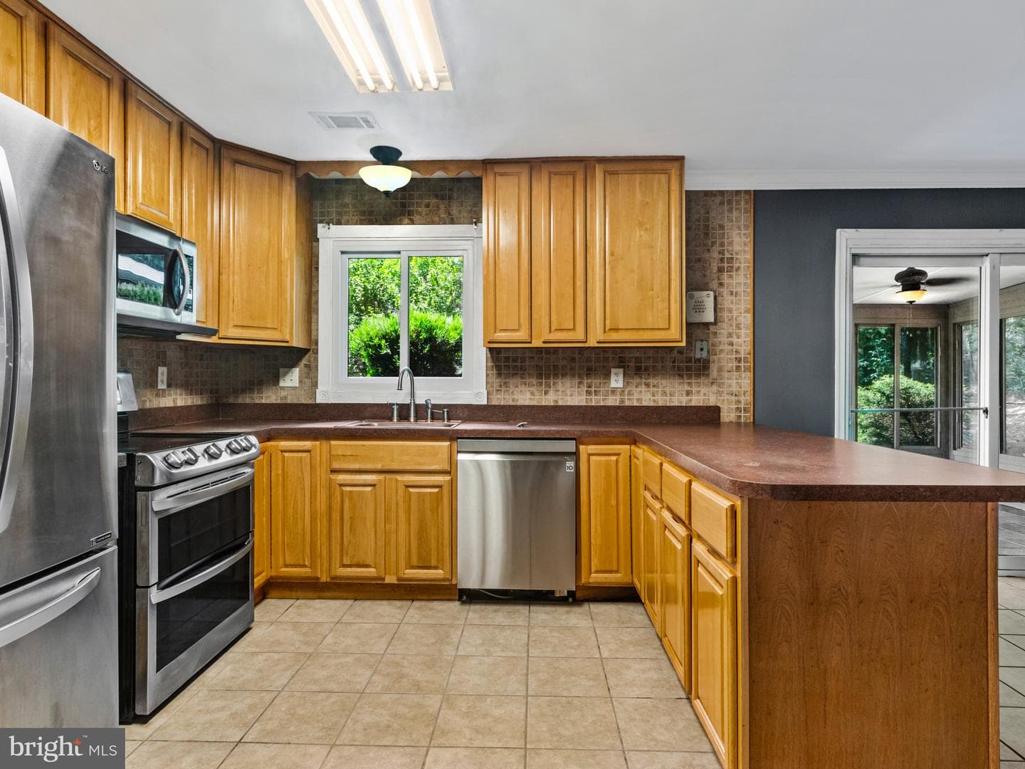 1933 Huguenot Place photo 16