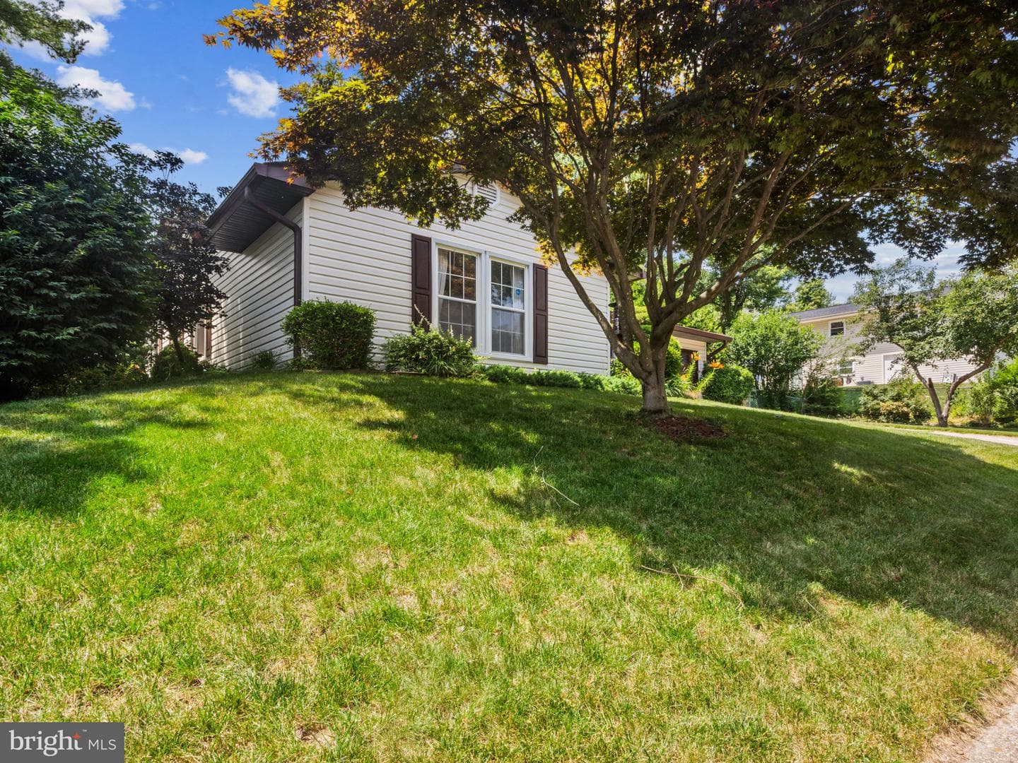 1933 Huguenot Place photo 2