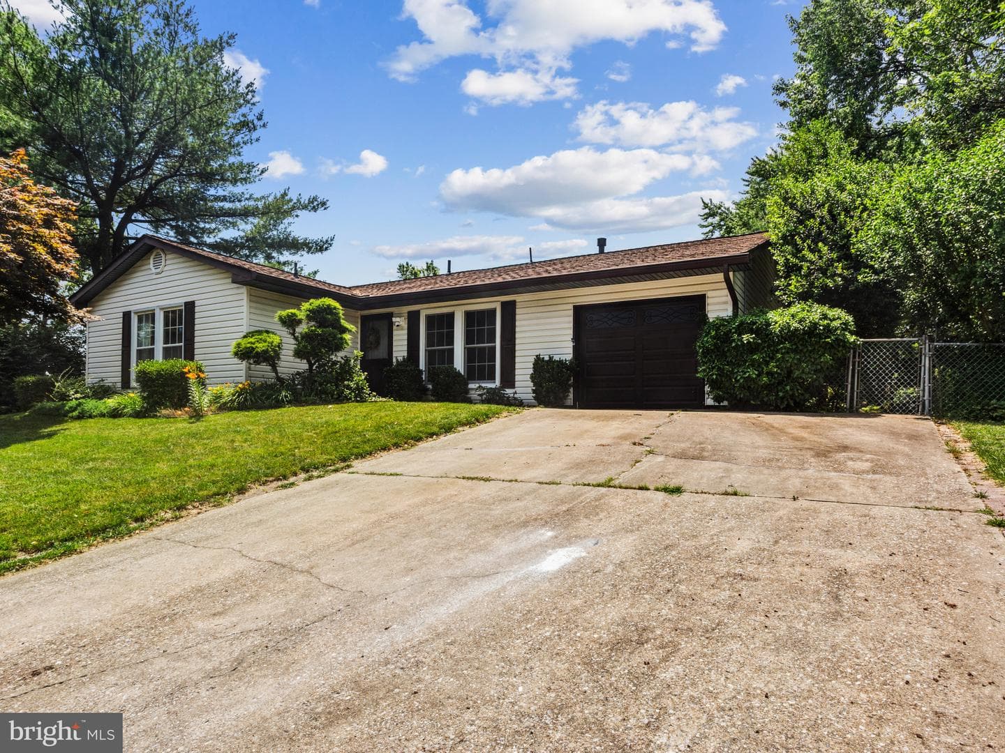 1933 Huguenot Place photo 4