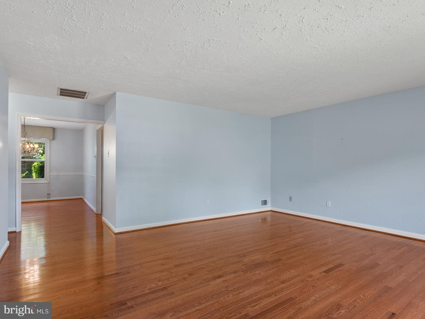 1933 Huguenot Place photo 5