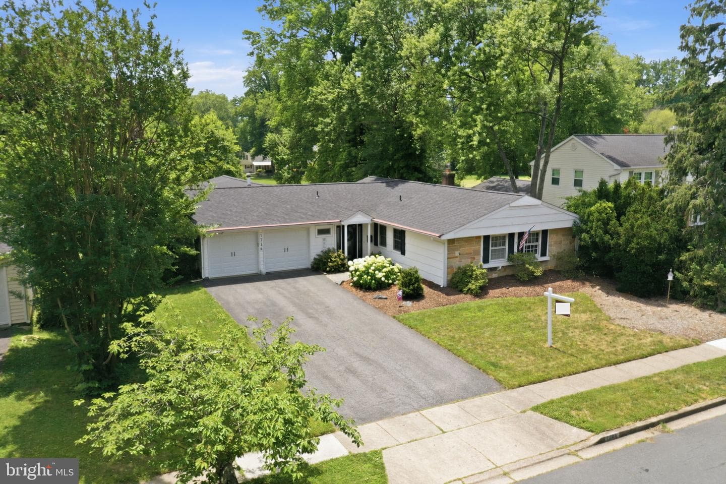 1746 Swinburne Avenue photo 2