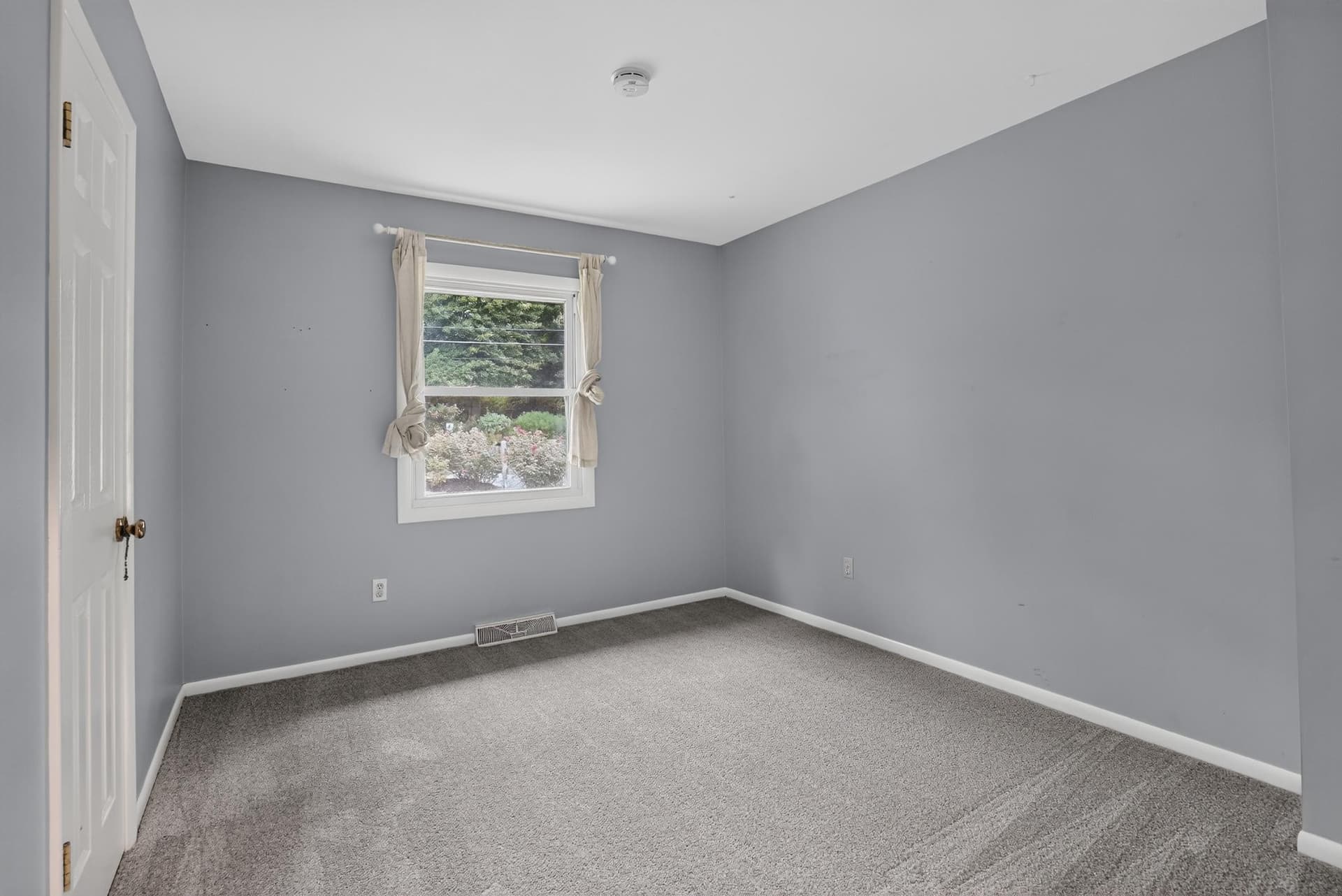 1045 Skyview Drive photo 17