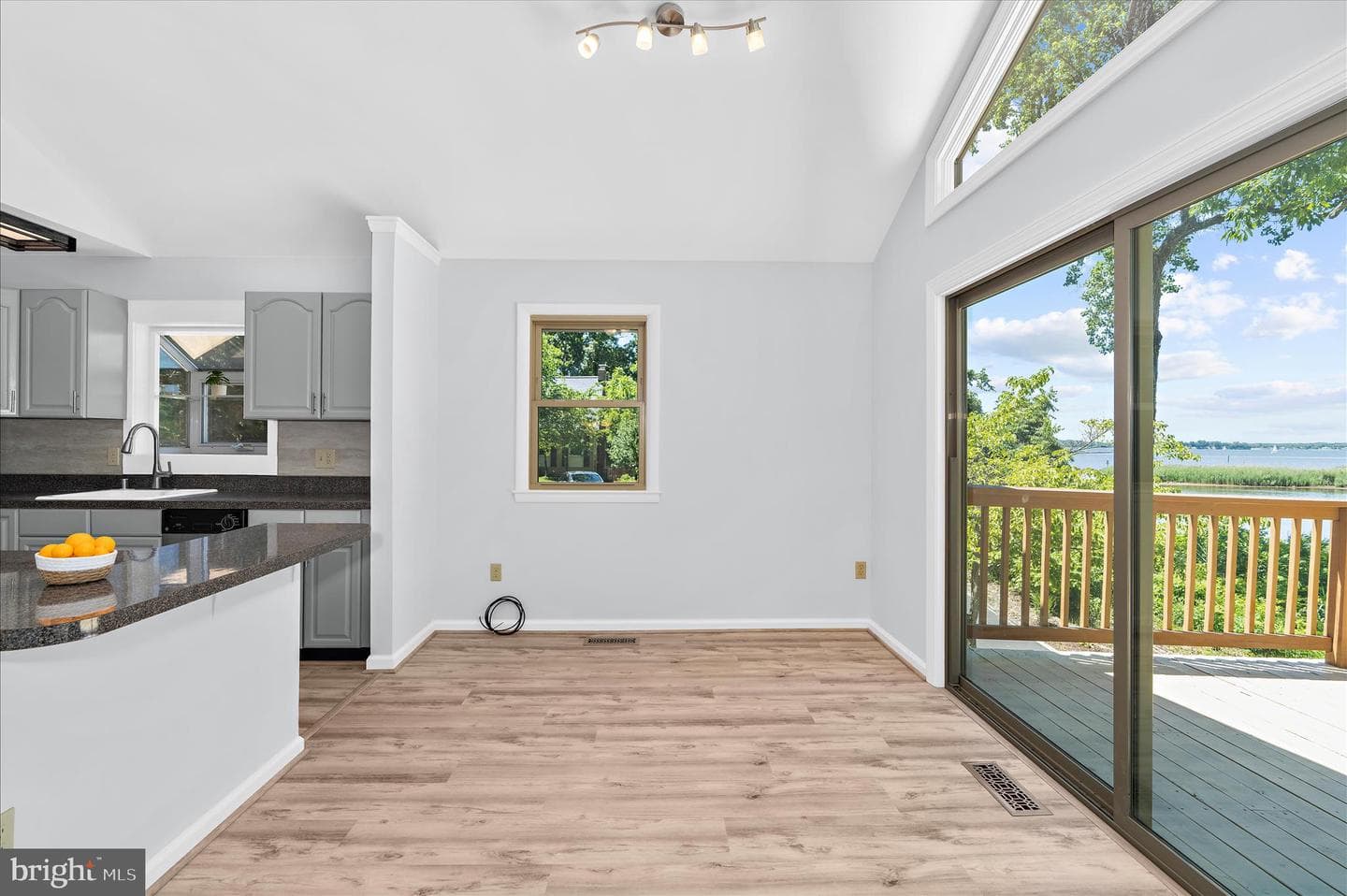 1000 Lakeview Lane photo 12