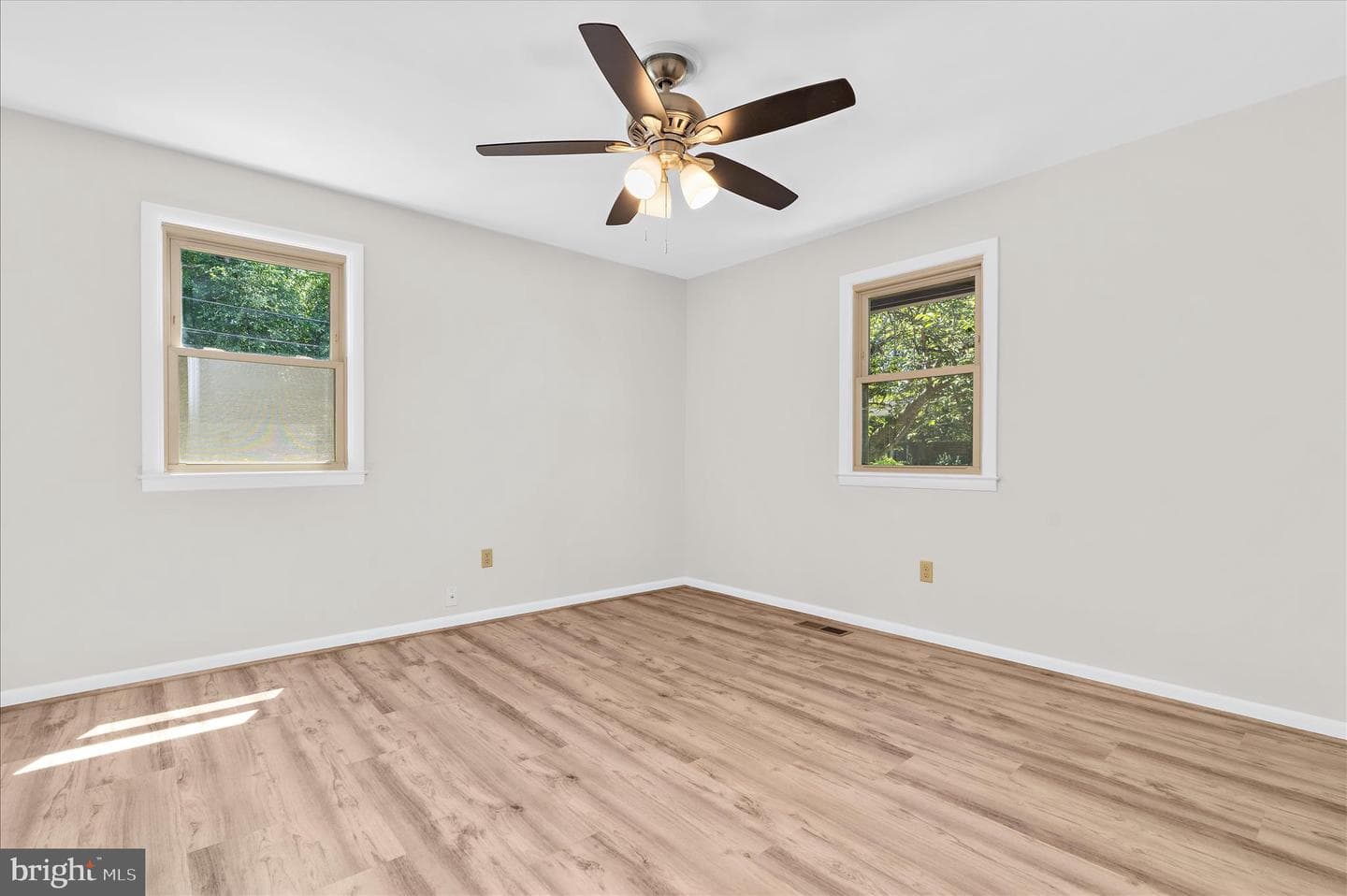 1000 Lakeview Lane photo 14