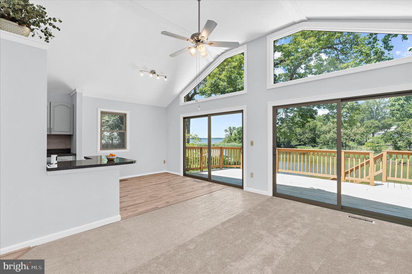 1000 Lakeview Lane photo 6