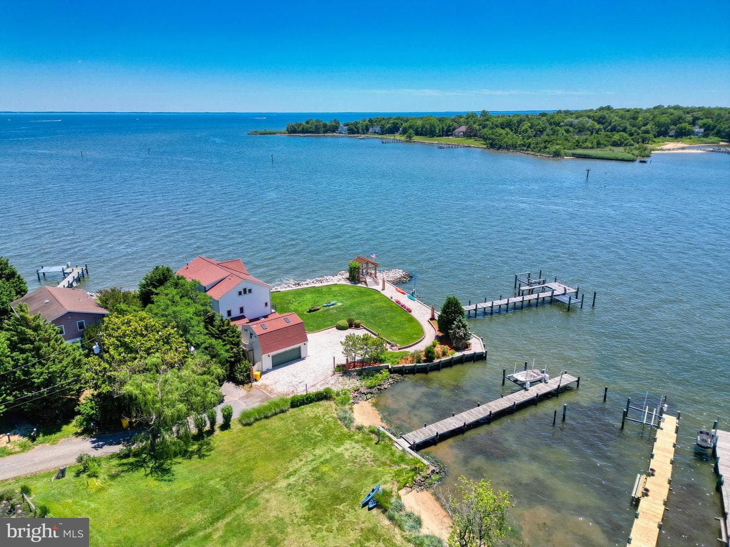 2292 Lake Dr photo 4
