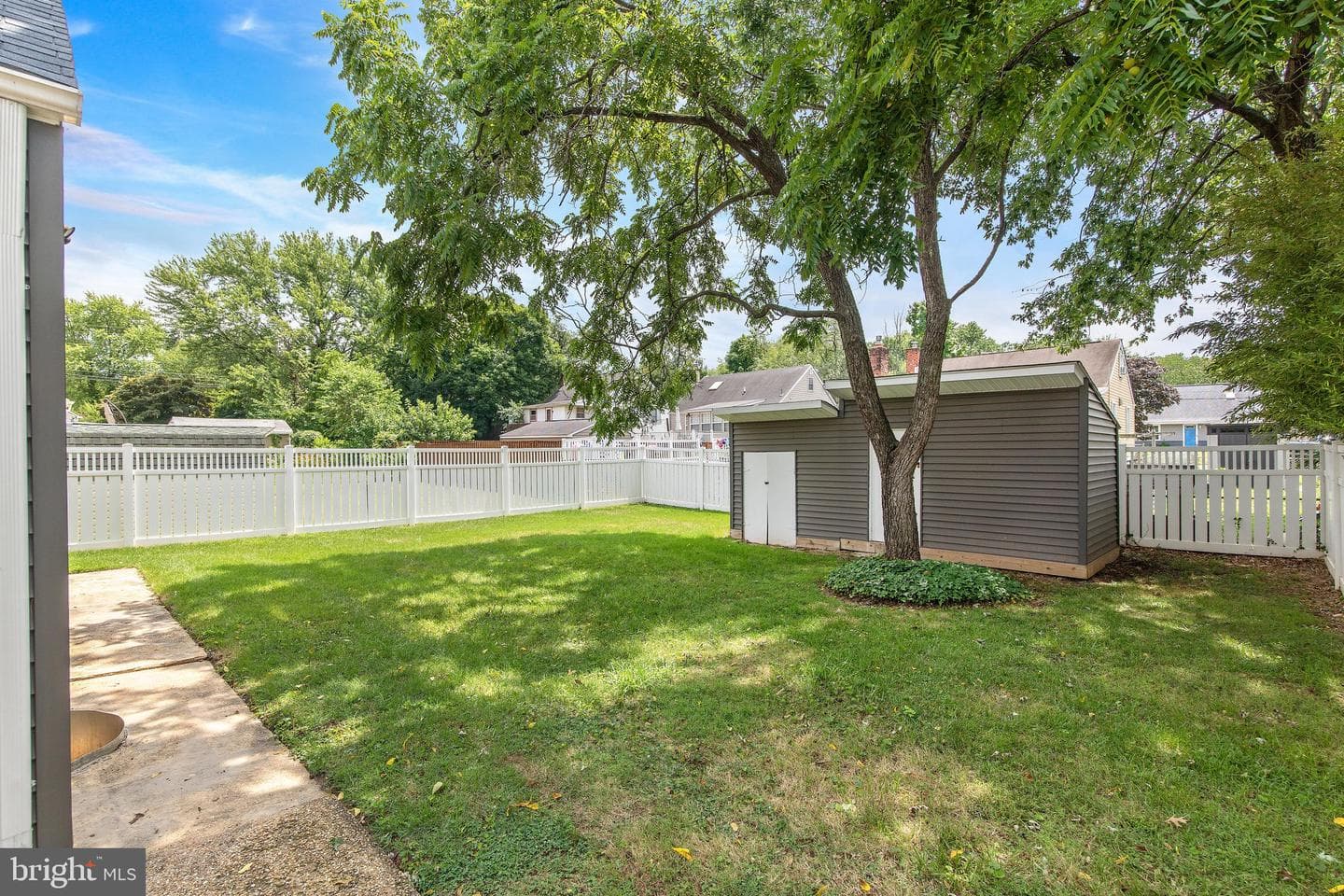 207 Hance Avenue photo 38