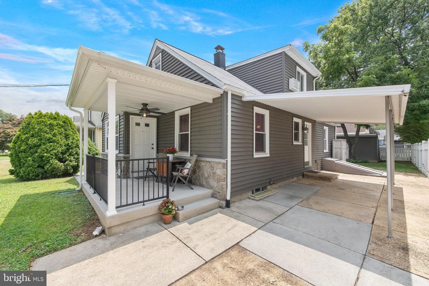 207 Hance Avenue photo 5