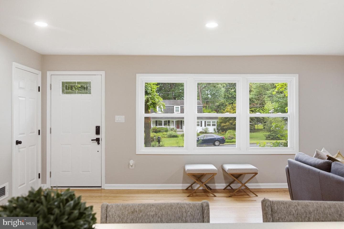 896 Forest Lane photo 3