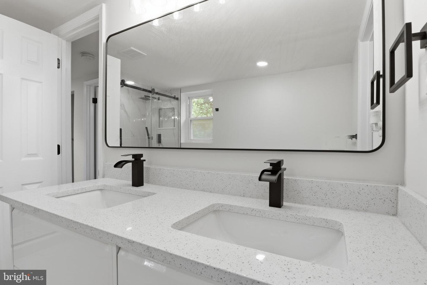 105 Simmons Lane photo 23