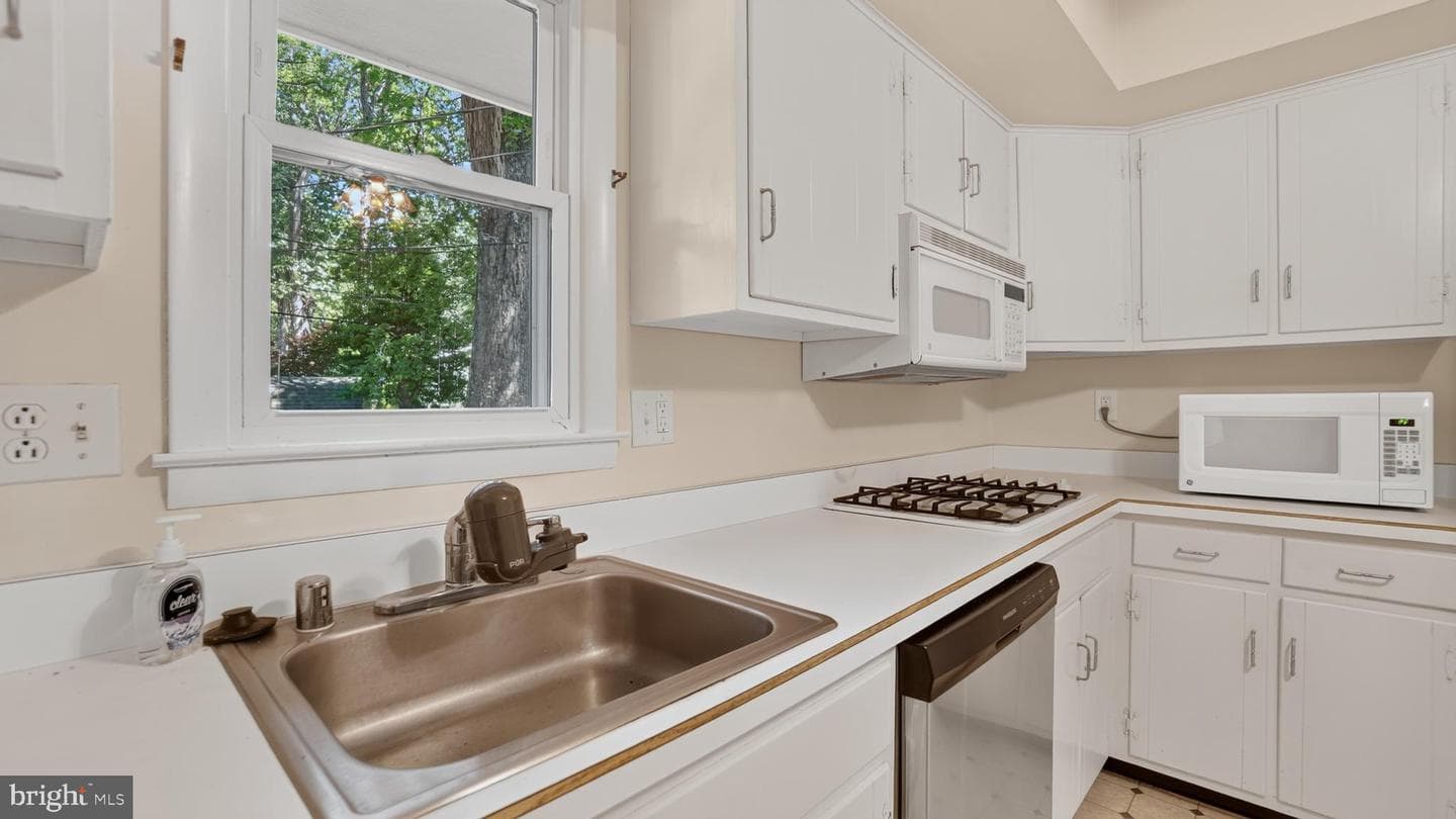 309 Balsam Drive photo 9