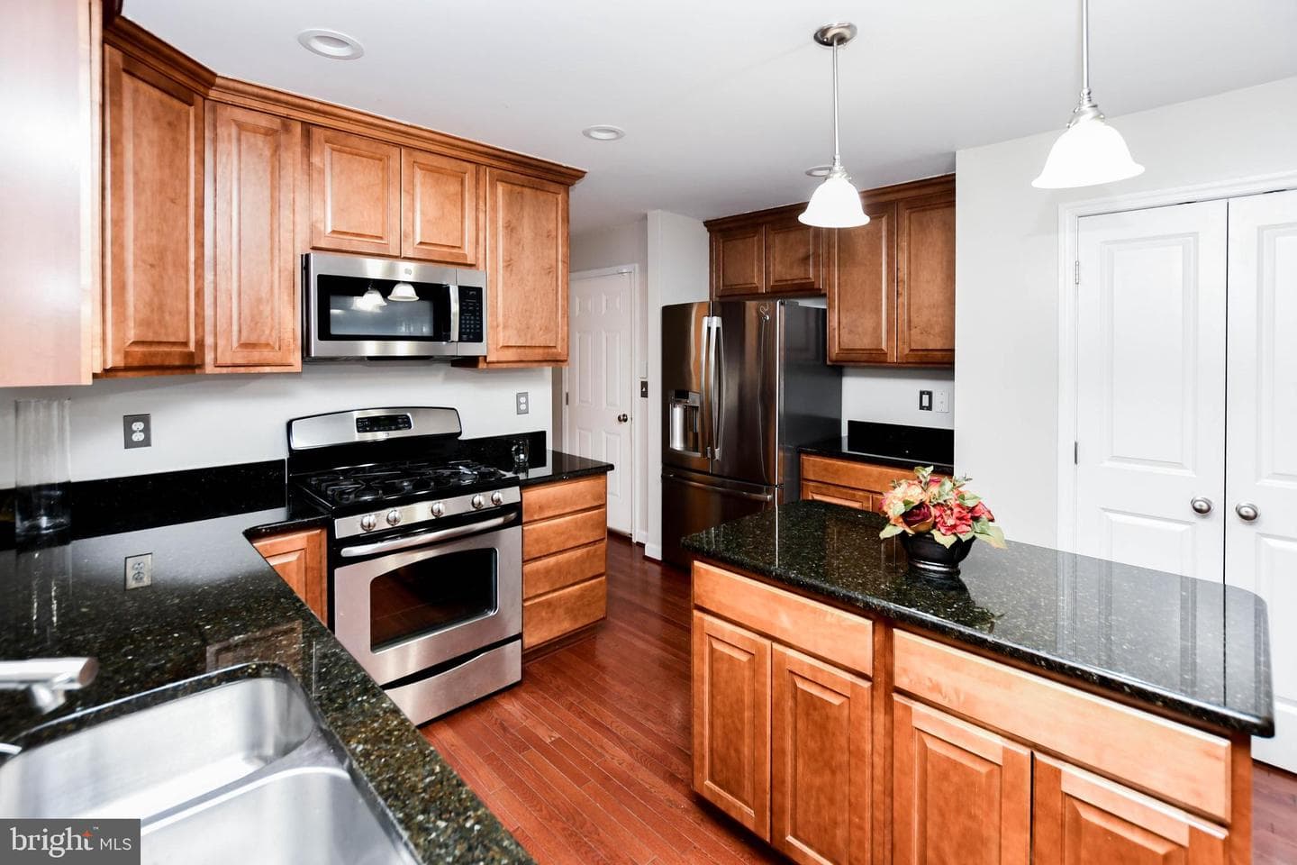 1638 Coolidge Avenue photo 9