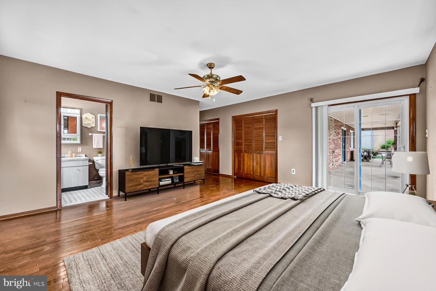 1098 Magothy Circle photo 12