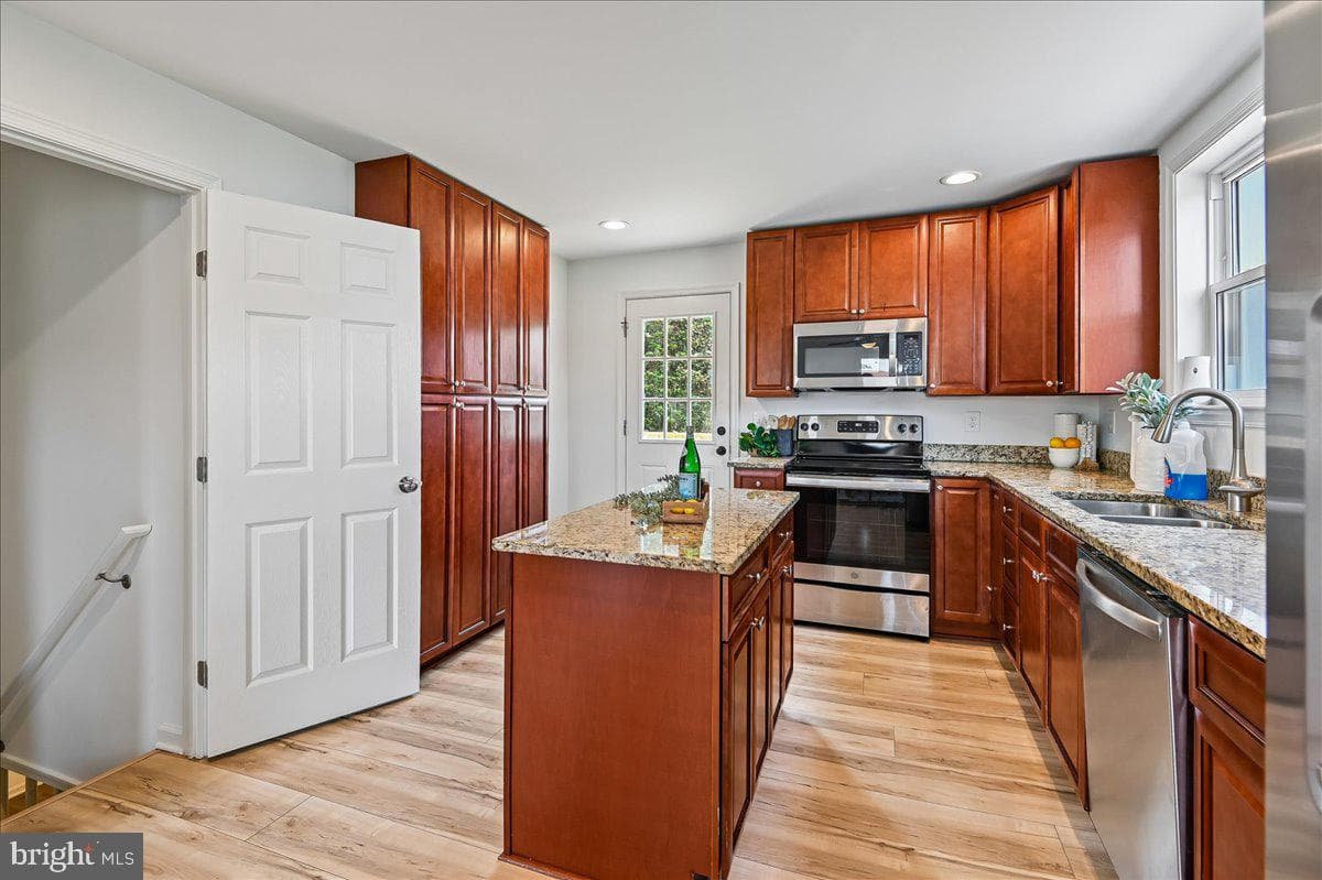 201 Scott Avenue photo 9