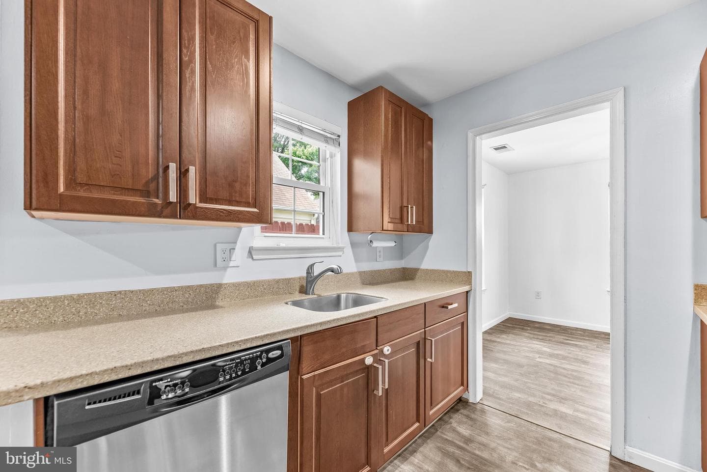 2460 Yarmouth Lane photo 9