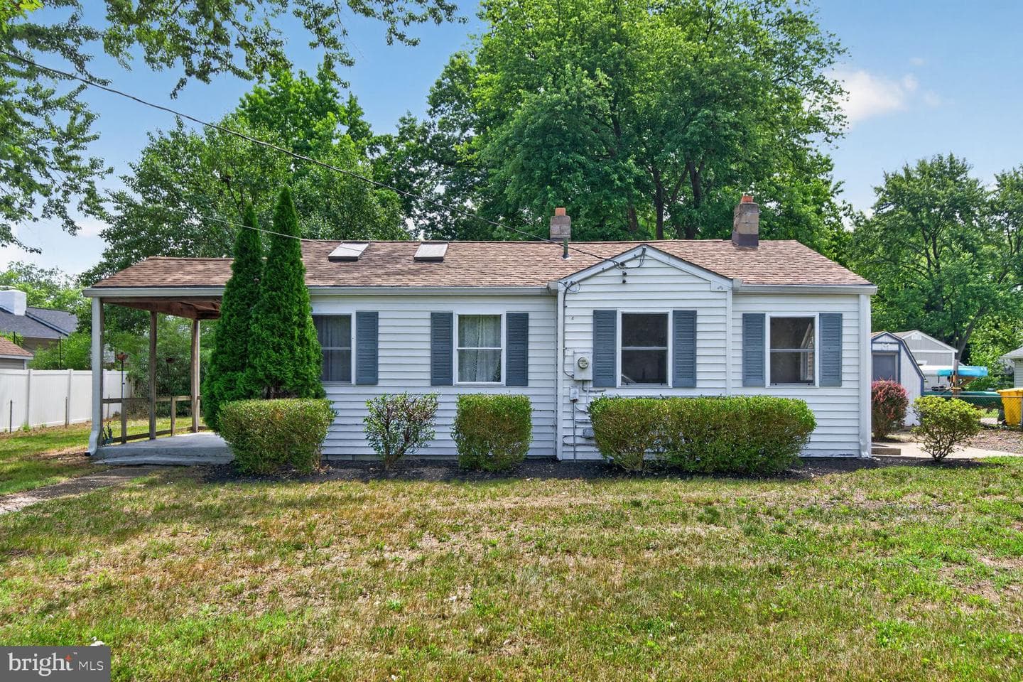 303 Holly Rd, Edgewater