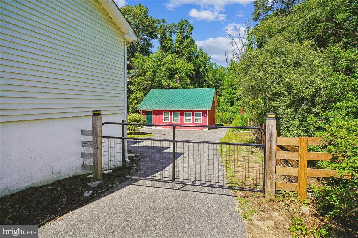 278 Hillsmere Drive photo 32